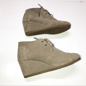 TOMS Tan Taupe Suede Wedges Size 8.5